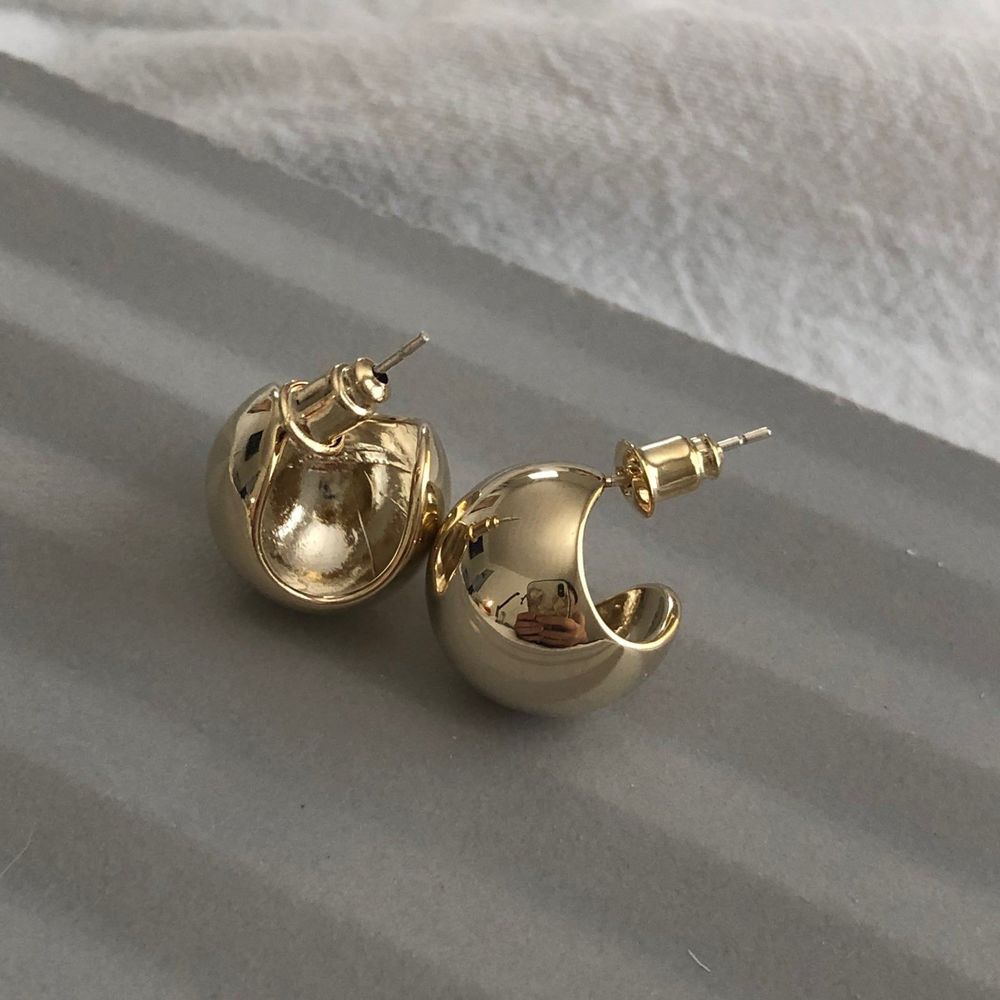 18K Gold Plated Champagne Light Gold Small Dome Chunky Earrings - Picture 6 of 6